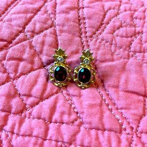 VTG 80s Avon Juliette Red Faceted Stone Rhinestone Gold Tone Pierced Earrings